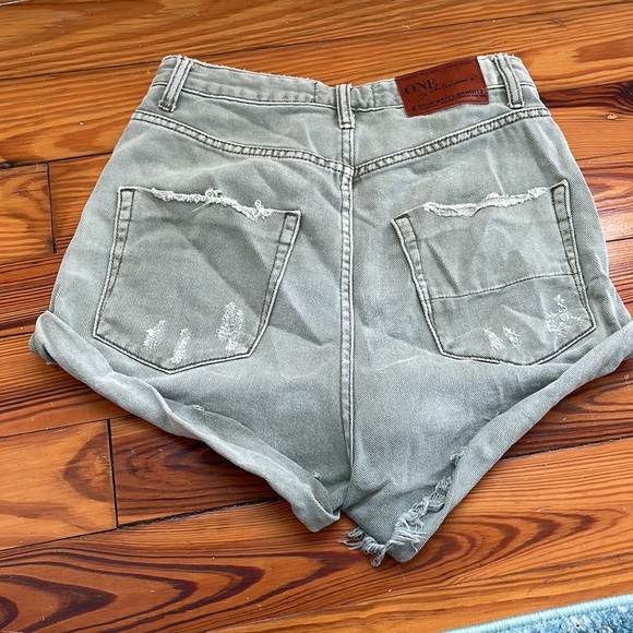 One teaspoon high waist shorts, size 26 - Picture 4 of 5